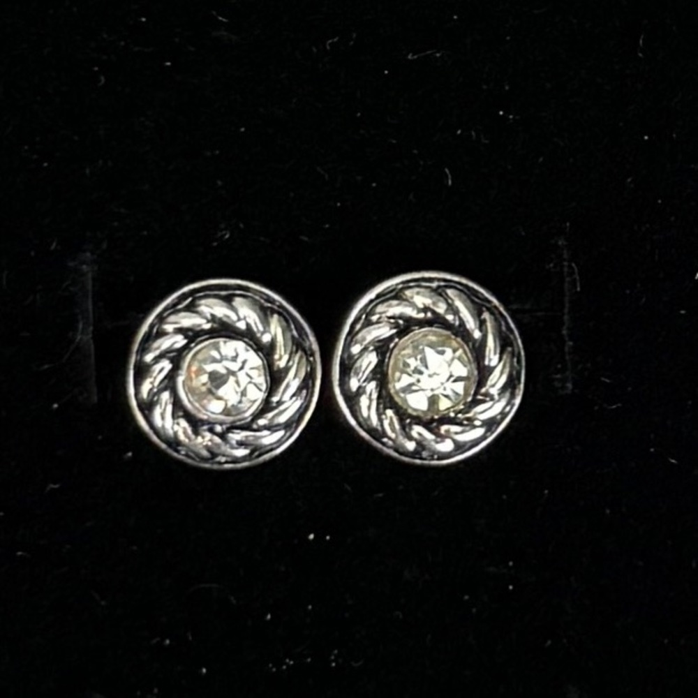 Beautiful, vintage simple, silvertone, bling etched pierced earrings - Picture 8 of 9